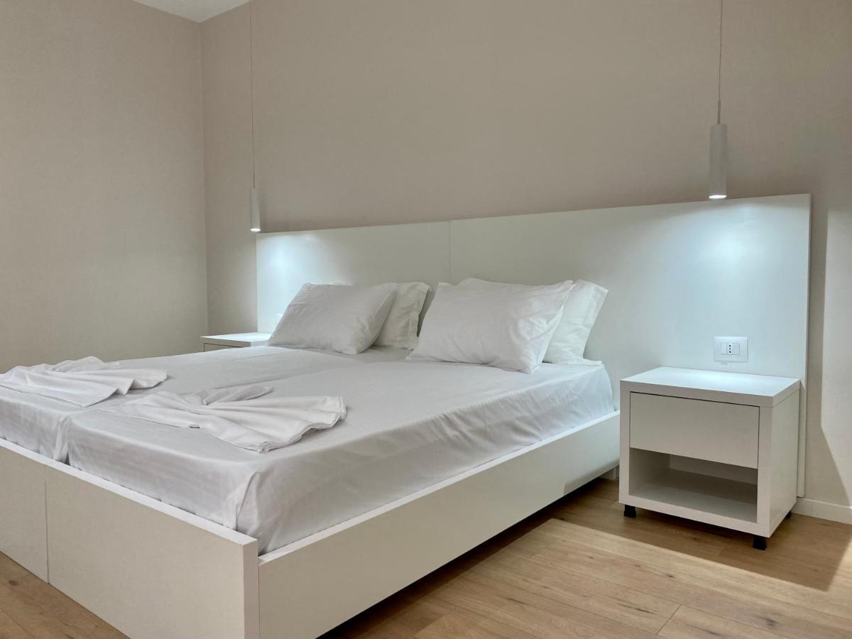 Violet'S Boutique Apartments Sarande Ngoại thất bức ảnh