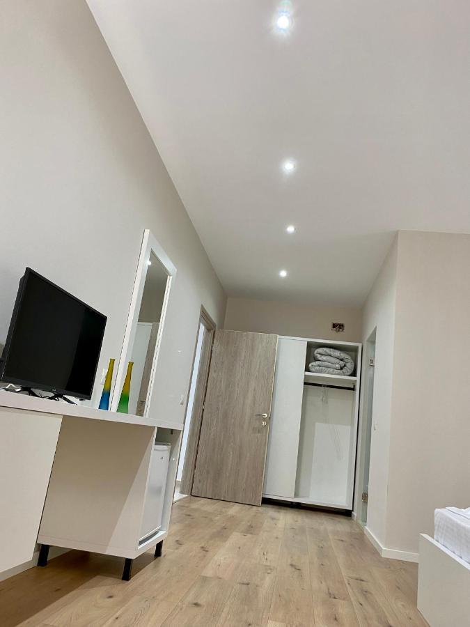 Violet'S Boutique Apartments Sarande Ngoại thất bức ảnh