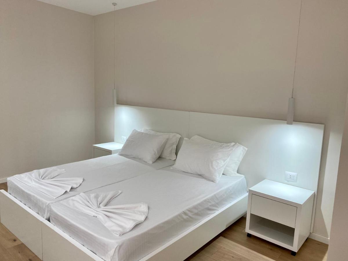 Violet'S Boutique Apartments Sarande Ngoại thất bức ảnh