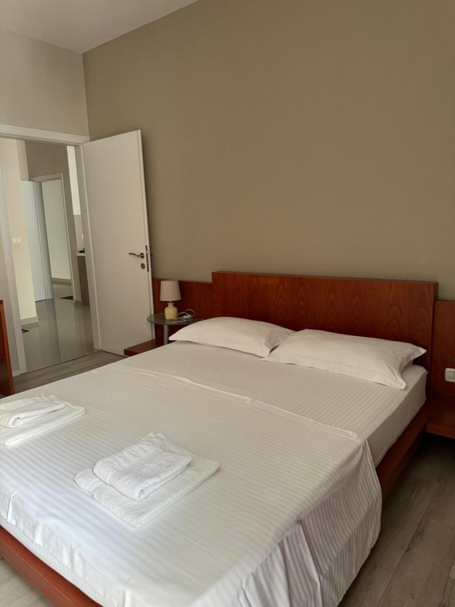 Violet'S Boutique Apartments Sarande Ngoại thất bức ảnh