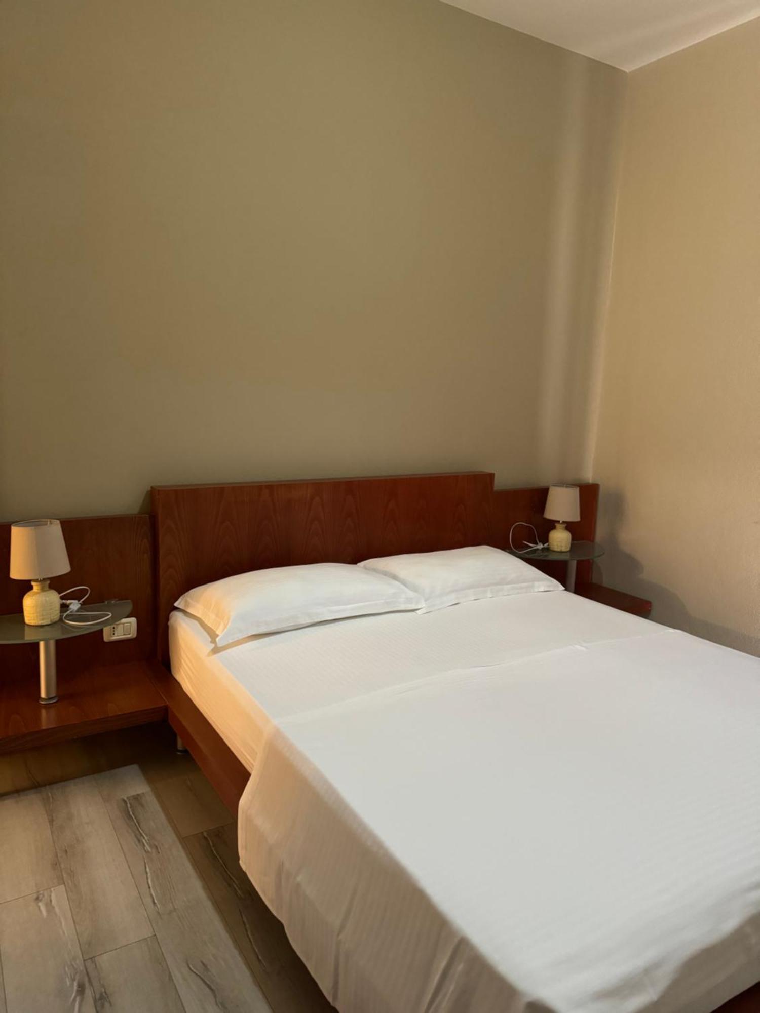 Violet'S Boutique Apartments Sarande Ngoại thất bức ảnh
